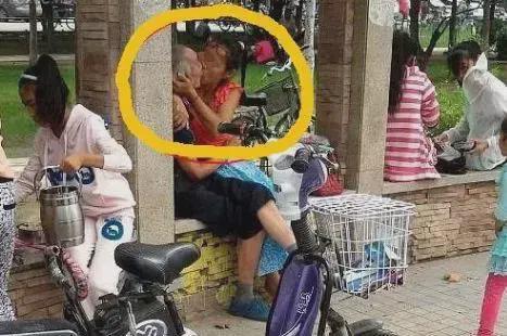 公园里的不雅视频,文明素养亟待提升